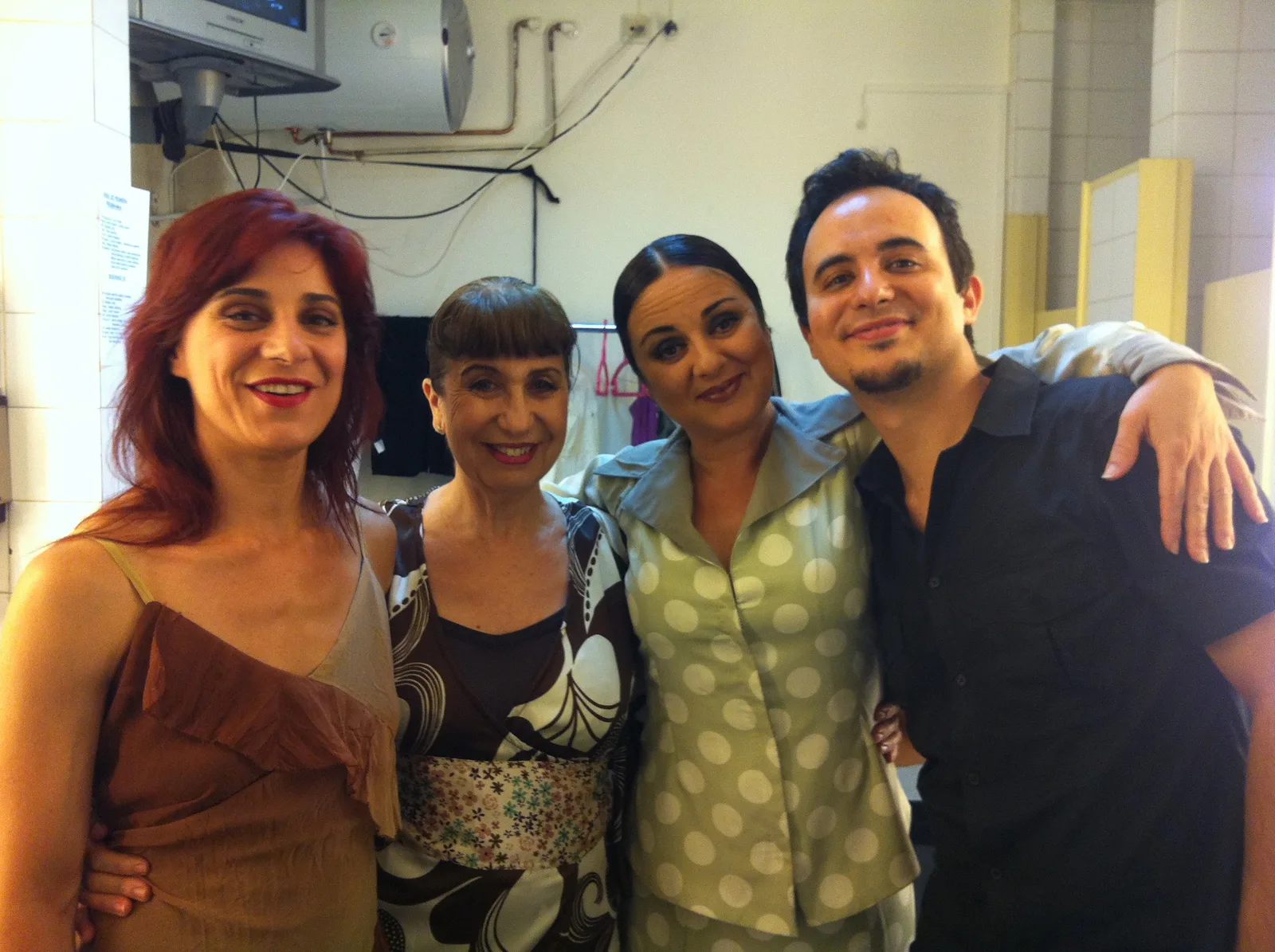 Camerino del Teatro Fernán Gómez — La Tacha, Pilar Sánchez, Sonia González y Héctor tras la función